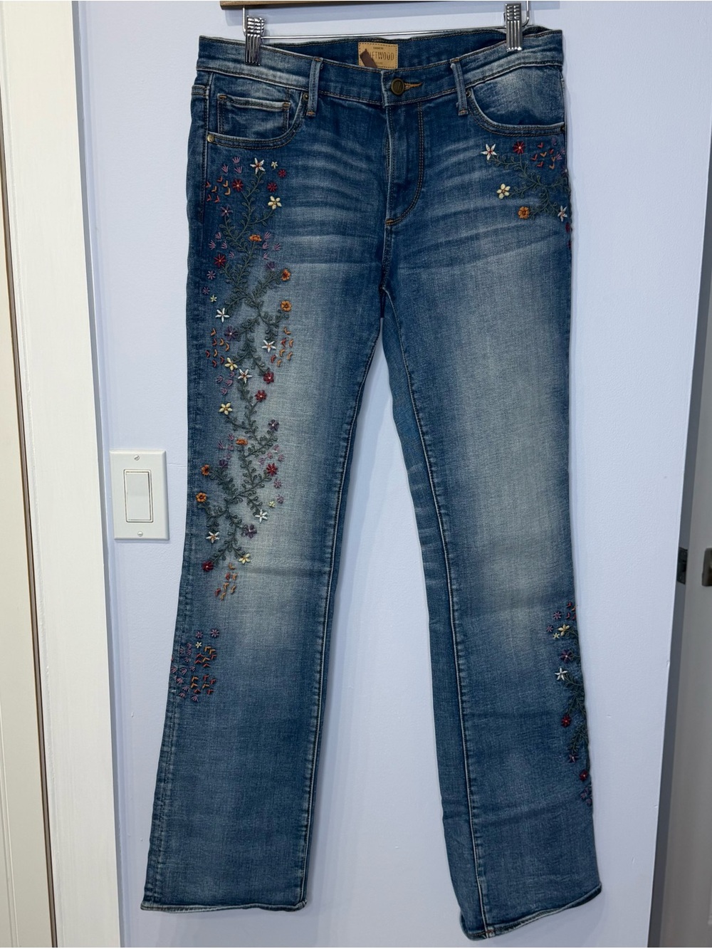 Driftwood Kelly Embroidered Blue Women's Jeans, size 29. Excellent condition.